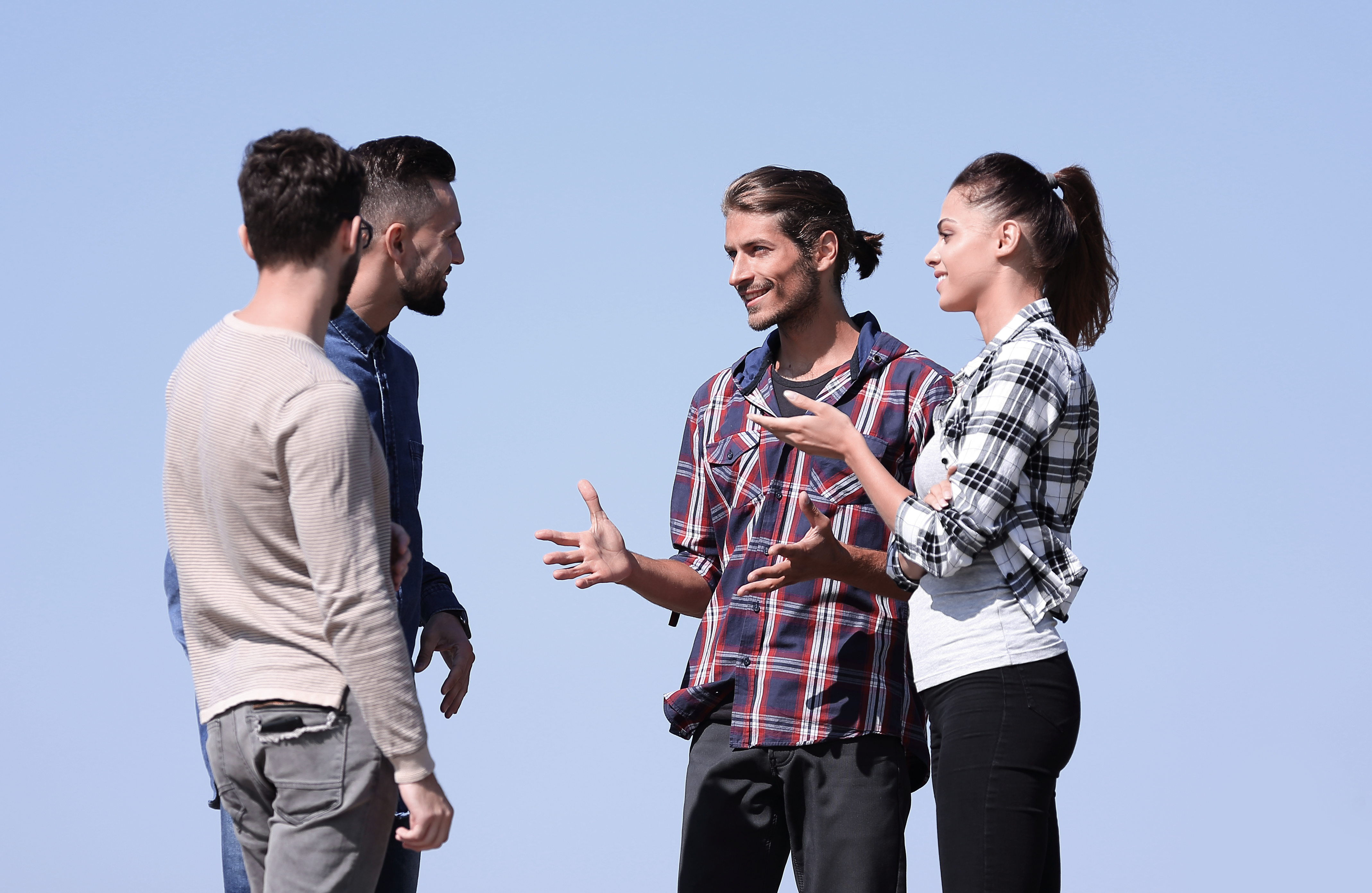 Figura 1 Personas comunicándose oralmente